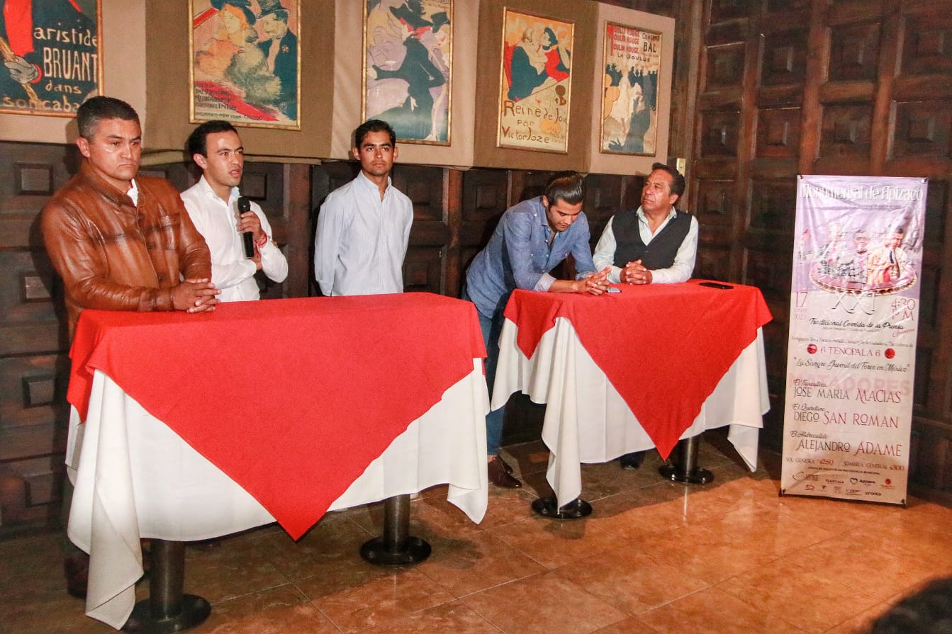 Los matadores de La Corrida de la Prensa conviven con los medios en Apizaco, Tlaxcala